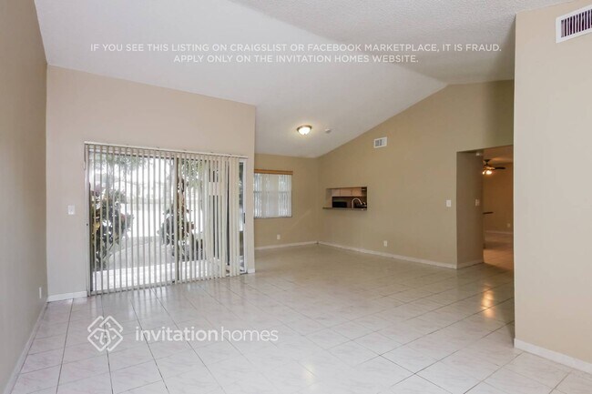 Foto del edificio - 889 NW 97th Ave