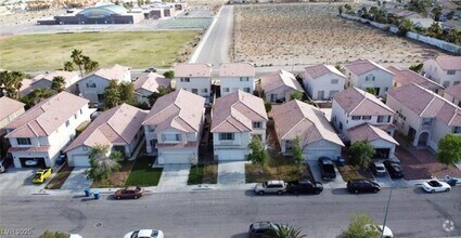 Building Photo - 8901 Kingswood Dr