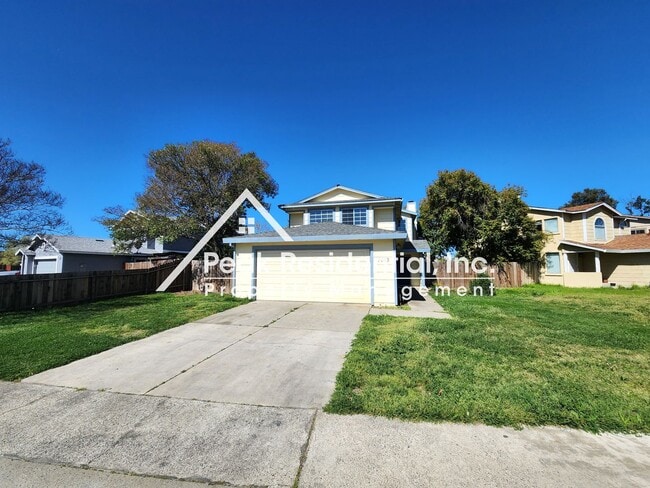 Photo - Spacious 3bd/2.5ba House with 2 Car Garage