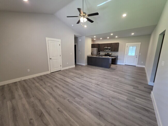 Building Photo - 13 Lockhart Ln