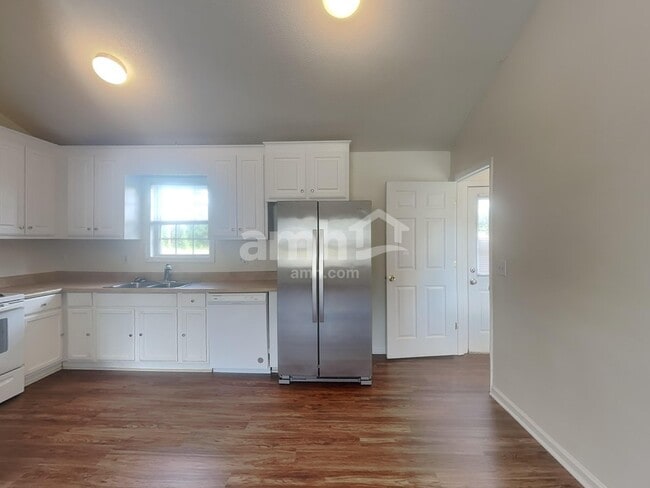 Foto del edificio - 120 Clear Water Dr