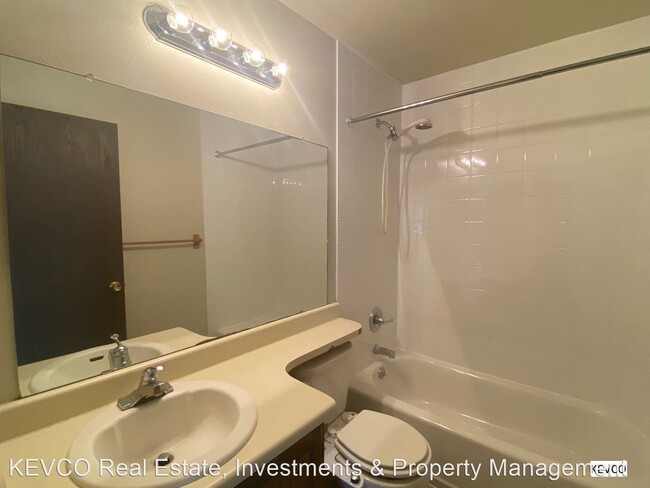 Building Photo - 3 br, 1.5 bath House - 2424 Wapiti Rd
