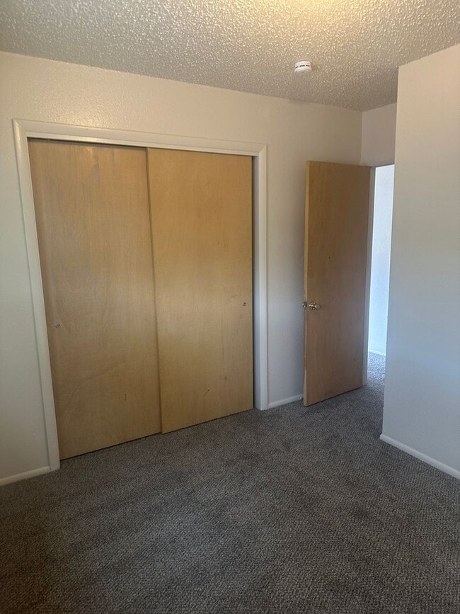 Building Photo - 515 Jensen-
