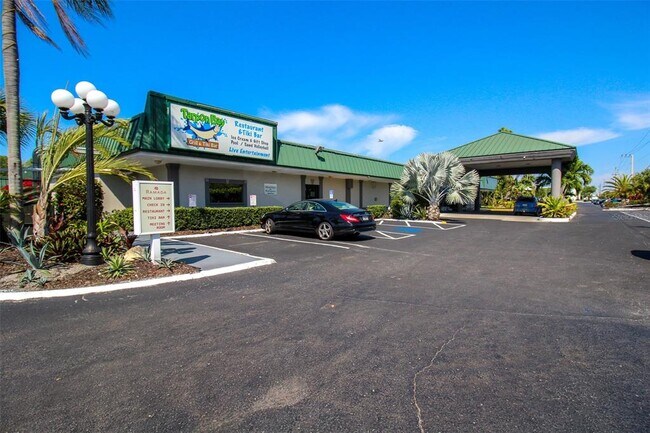 Building Photo - 7150 N Tamiami Trail