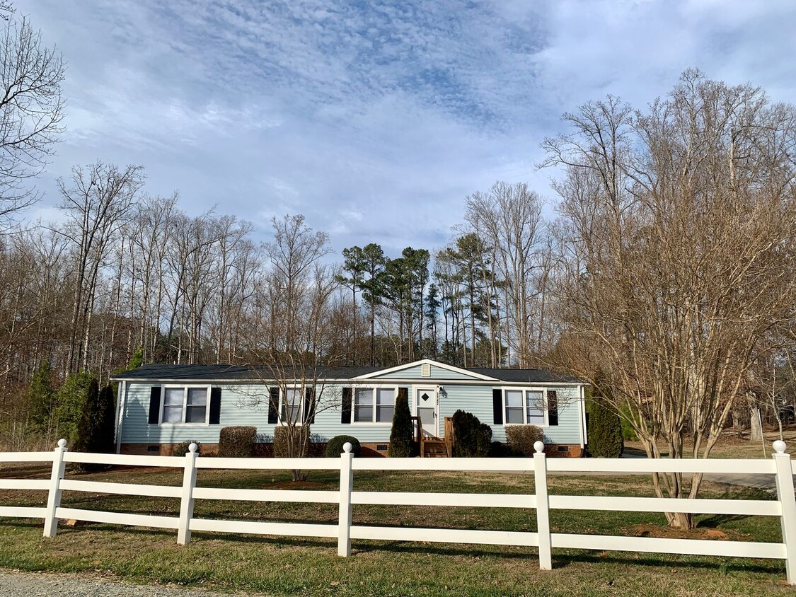 Primary Photo - Renovated 3 Bedroom Home In Raleigh, Apply...