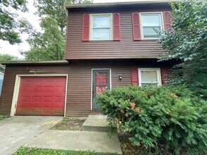 Building Photo - 804 Lindenwood Dr S