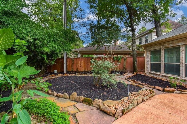 Building Photo - 807 Herdsman Dr