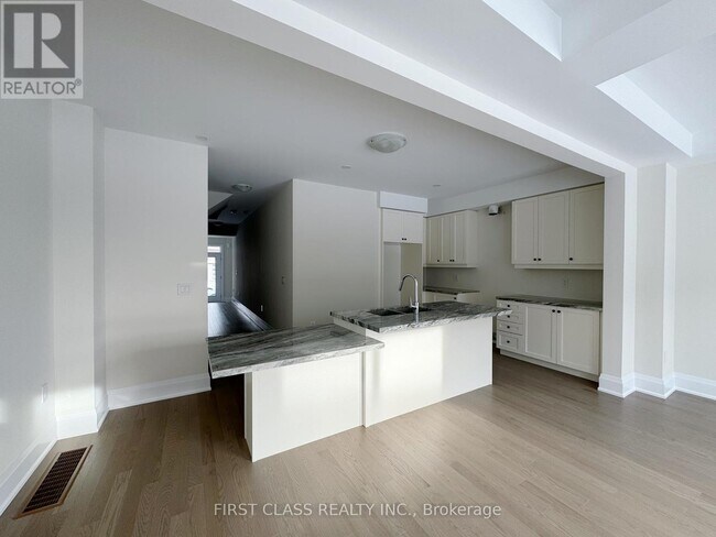Building Photo - 9 Schmeltzer Cres