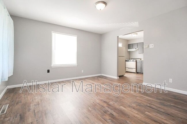 Building Photo - 15708 Puritas Ave