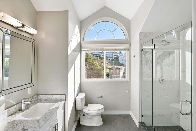 Foto del edificio - 3817 Naughton Ave