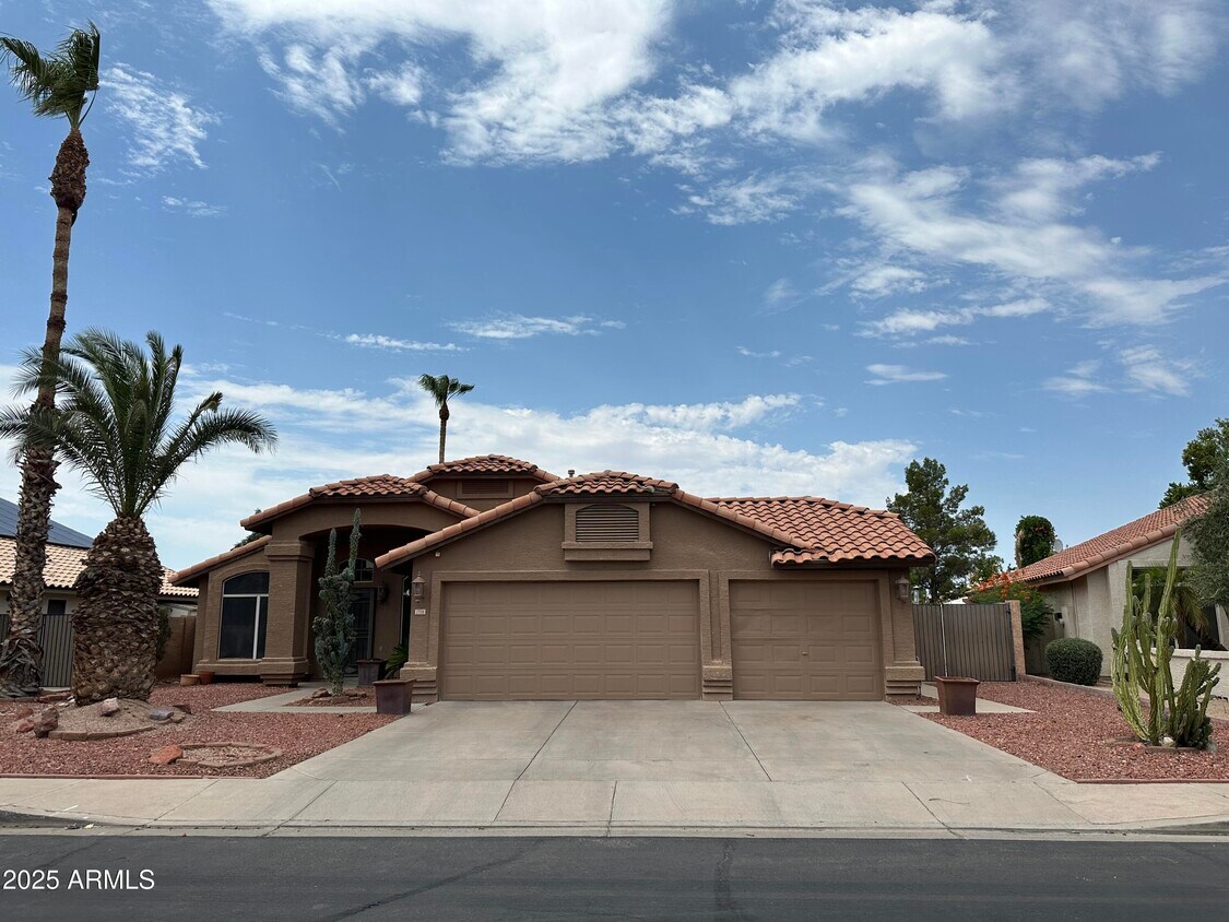 Foto principal - 2336 N 123rd Dr