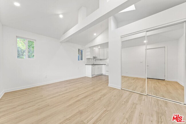 Foto del edificio - 11359 Berwick St