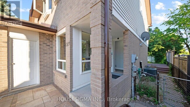 Building Photo - 1323 Sunningdale Ave