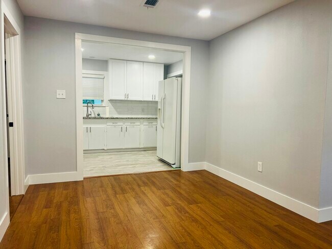 Building Photo - 925 Cimarron St