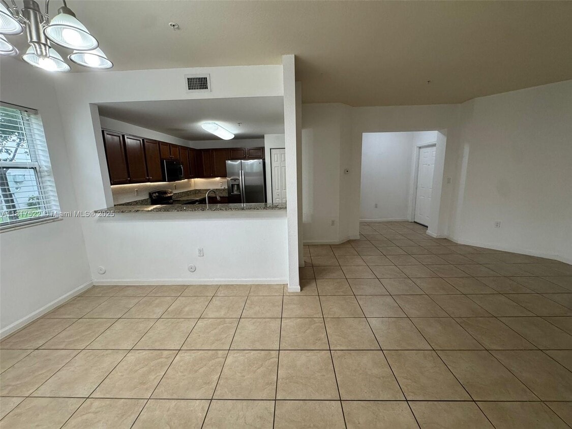 Foto principal - 8620 NW 97th Ave