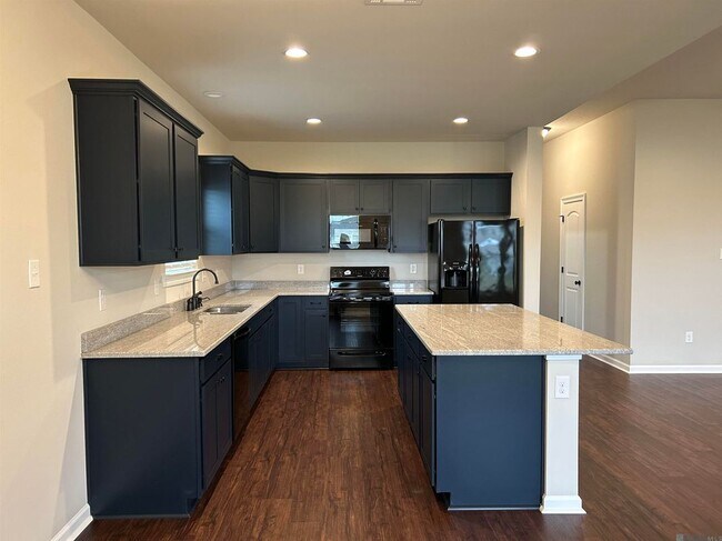 Foto del edificio - 24280 Cliftmere Ave