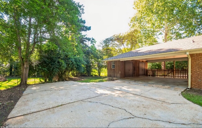 Building Photo - 102 Friars Cove