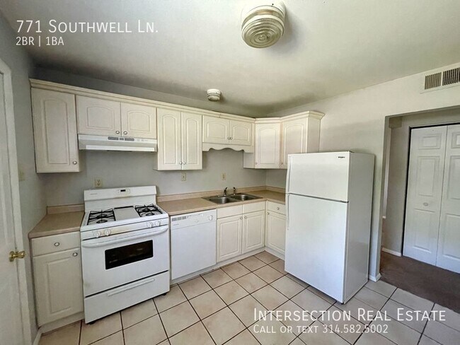 Building Photo - Florissant Duplex Apartment Close to Every...