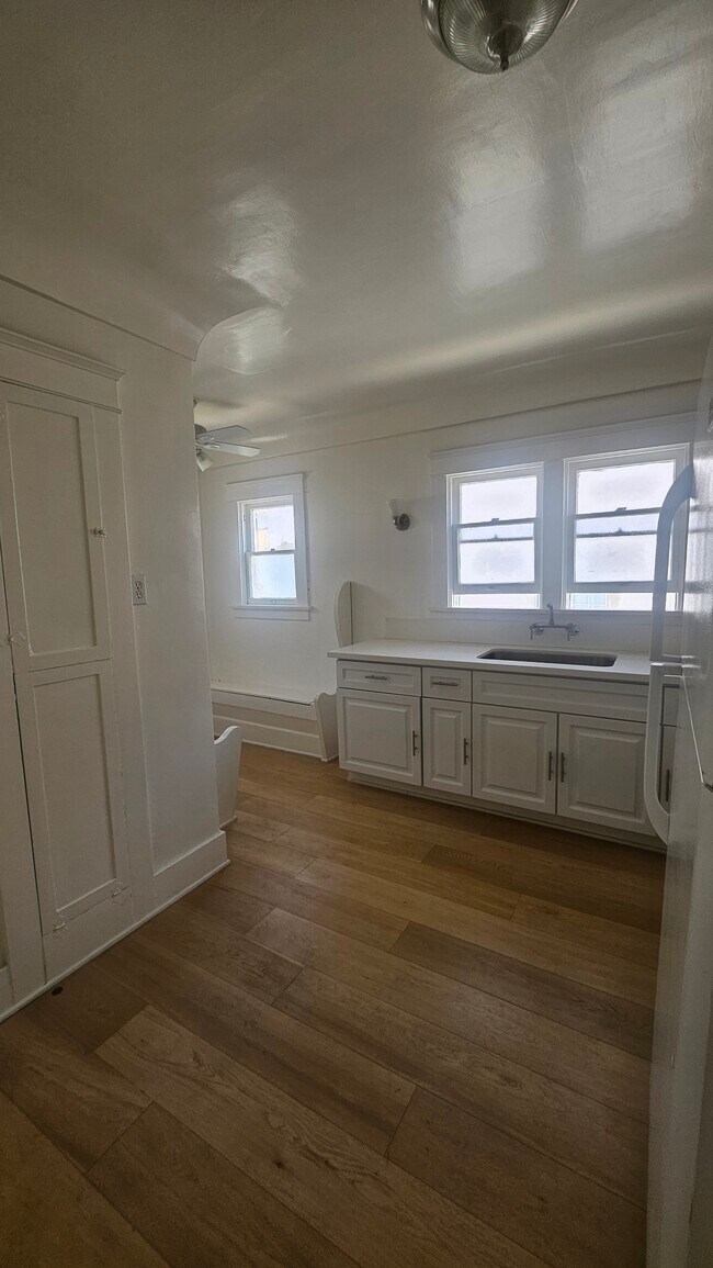 Foto del edificio - 1034 N Kenmore Ave