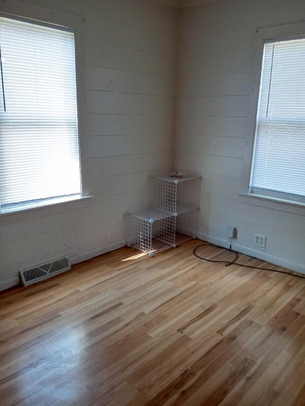 Foto del edificio - 521 Greenbay Ave