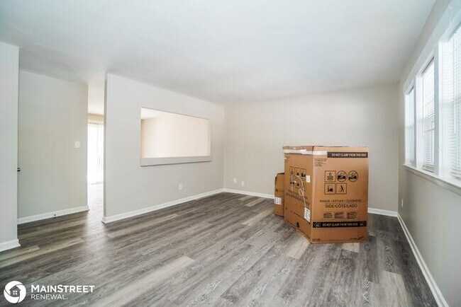 Foto del edificio - 1597 S HAMILTON RD, COLUMBUS, OH 43227