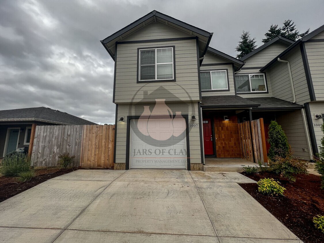 10071009 Highlands Loop Unit 1007, Willamina, OR 97396 Room for Rent