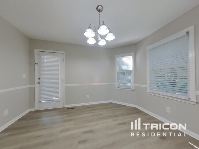 Building Photo - 5 Riverchase Dr