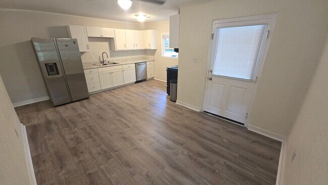 Foto del edificio - 155 Glenhaven Ave