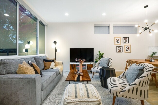 Foto del edificio - 8038 Mary Ave NW