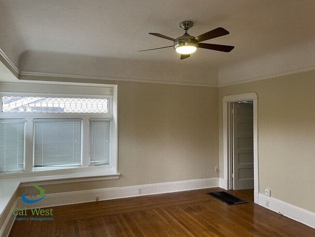 Building Photo - $2595 - 1Bed 1Bath Beautiful Duplex on a Tree Lined Street in the Rose Garden Area!