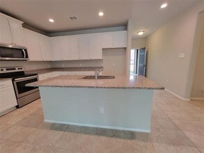 Building Photo - 4725 Redbud Dr