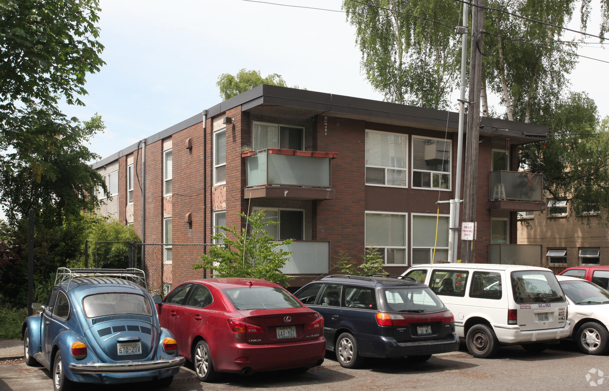 Building Photo - 327 Belmont Ave E