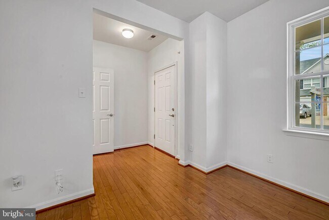 Foto del edificio - 304 Wheatley Dr