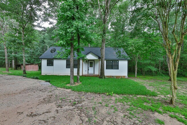 Foto del edificio - 12028 Cedar Ln