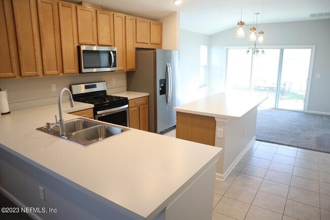 Building Photo - 104 Sanderson Dr