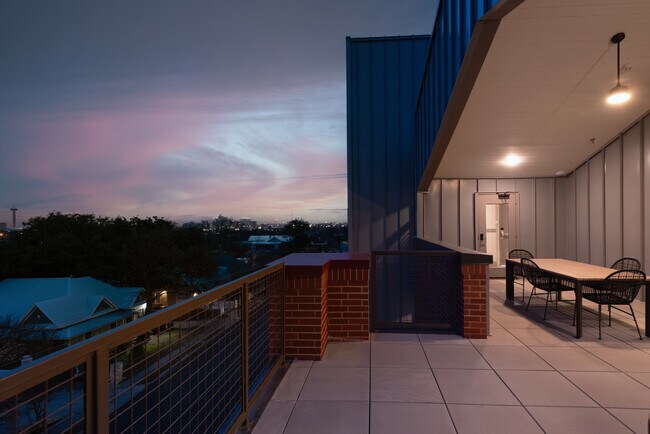 Salón Sky - Residences at Grayson Heights