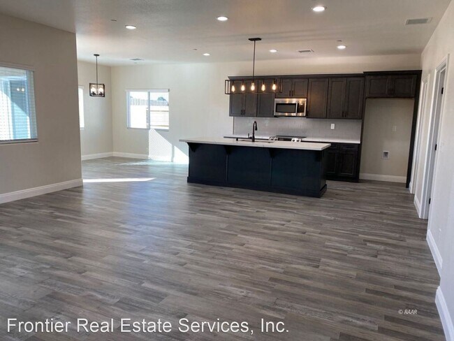 Building Photo - 4 br, 2 bath House - 1034 Ocean Ave