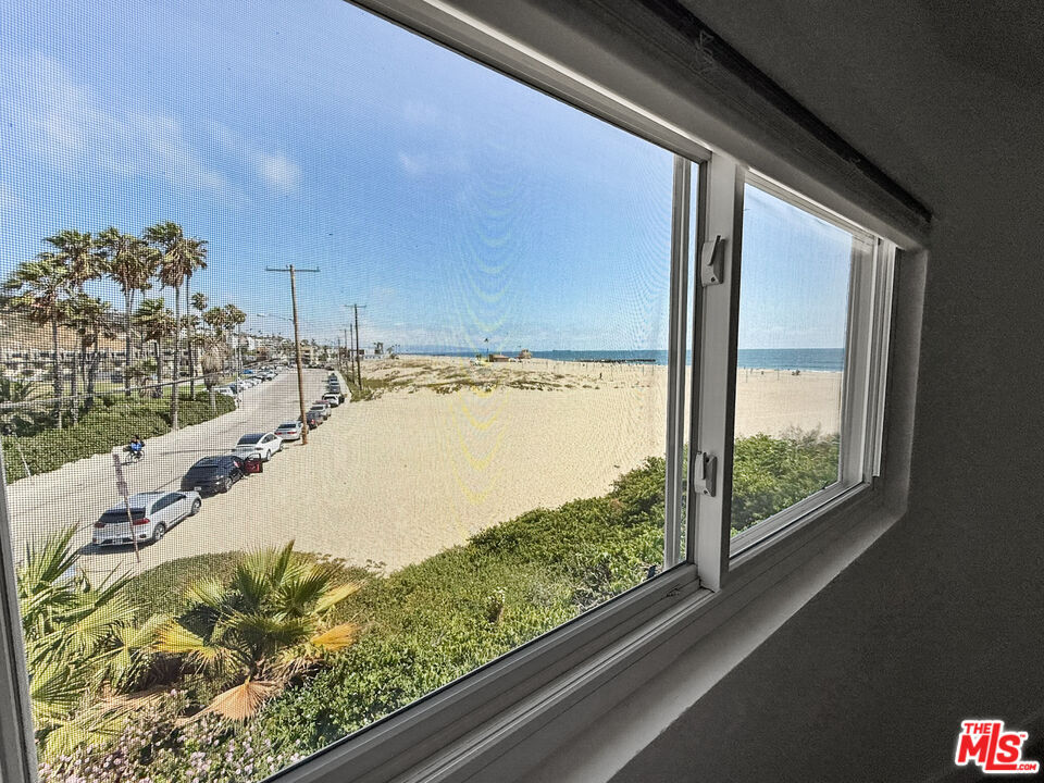 Foto principal - 6615 Pacific Ave