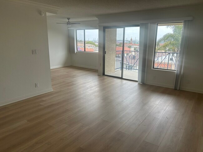 Foto del edificio - 1110 W 10th St