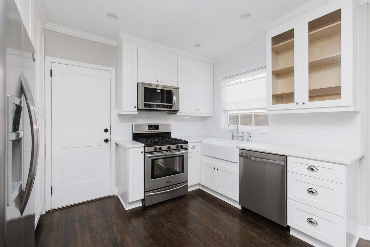 Chic Buckhead Condo with Courtyard Views &... - Chic Buckhead Condo with Courtyard Views &...