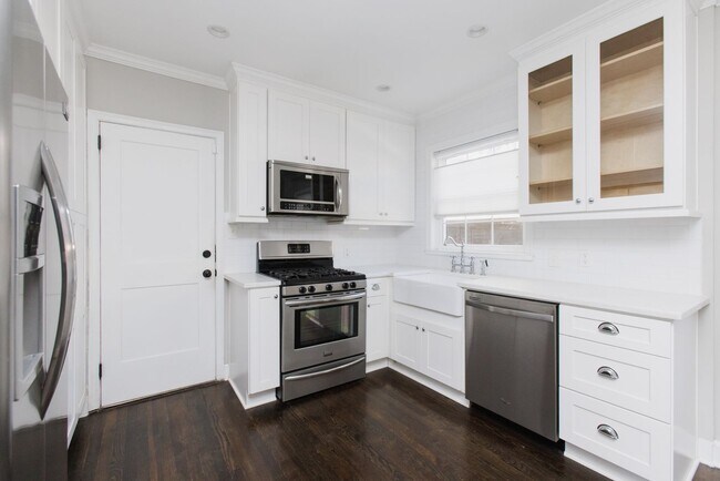 Foto del edificio - Chic Buckhead Condo with Courtyard Views & Walkable Lifestyle