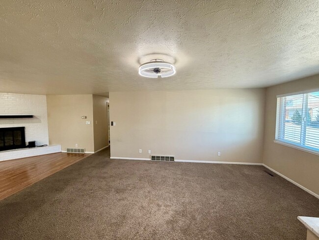 Building Photo - Charming, Updated Ranch-Style Home Near Lake Loveland