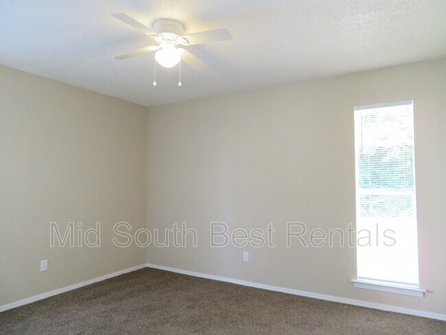 Foto del edificio - 5040 Gull Rd