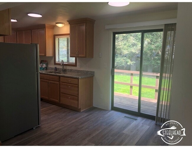 Building Photo - 4560 4th Pl N