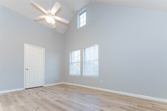 Building Photo - 20106 Lakespire Dr