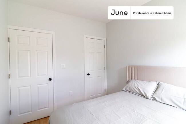 Building Photo - Room in Shared 3 bed/2 bath home in JFK/UMass