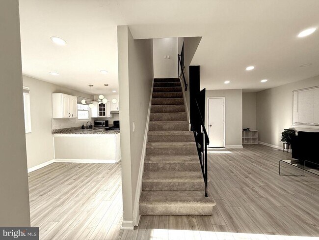 Foto del edificio - 819 Carrington Ave