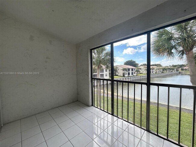 Building Photo - 330 Palmwood Pl