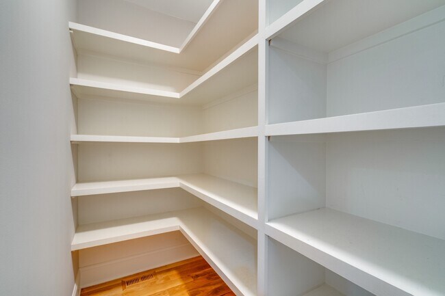 Foto del edificio - 4604A Michigan Ave