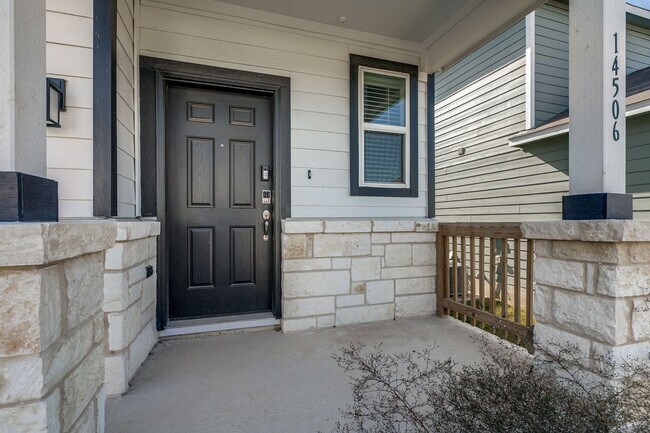 Foto del edificio - CONTEMPORARY 4-BEDROOM HOME IN ALAMO RANCH